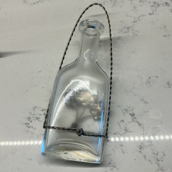 Small glass bottle vase with applied silver toned wire and flowers, Glas… - Picture 5 of 5